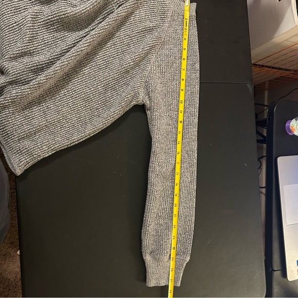 Old Navy Grey Waffle Knit Long Sleeved Thermal Size L Fall Layering Cozy Warm - Picture 8 of 11